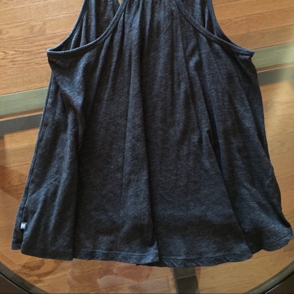 Victoria’s Secret 2 Tops size Medium - Picture 11 of 12